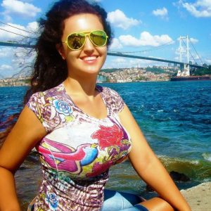 Yaël, 27 ans — envie de te soumettre à ma volonté cette nuit Yaël - rencontre-Dominatrice-Berre-les-Alpes