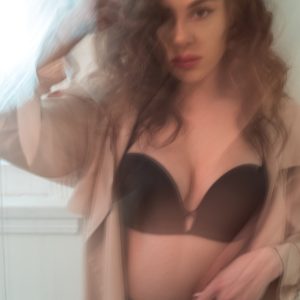 Élodie - rencontre-Milf-Touët-sur-Var